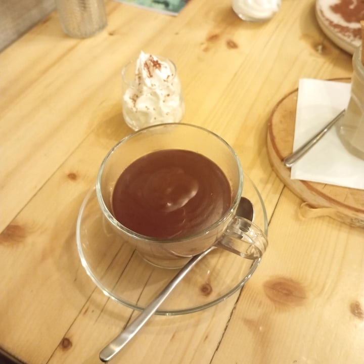 photo of ...IDEM CON PATATE Cioccolata Calda con Panna shared by @beavegan on  08 Jan 2025 - review