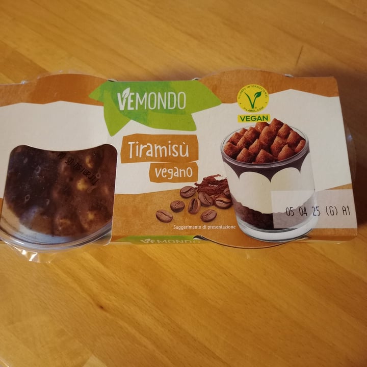photo of Vemondo tiramisù vegano shared by @veganhug on  15 Mar 2025 - review