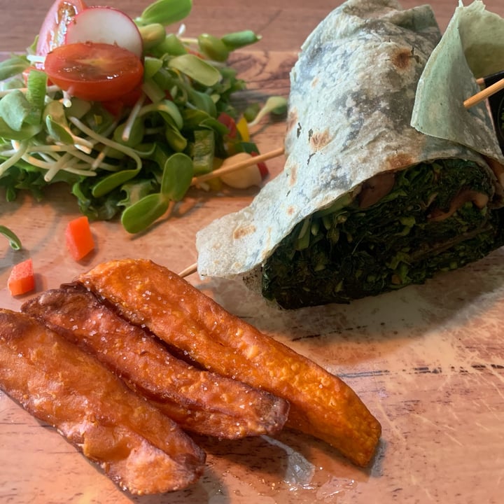 photo of The Vegan Table Spinach and Mushroom wrap shared by @cecile-13 on  09 Jan 2024 - review