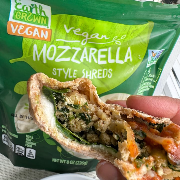 photo of Earth Grown Shredded dairy free mozzarella cheese alternative shared by @berryveganplanet on  30 Sep 2023 - review