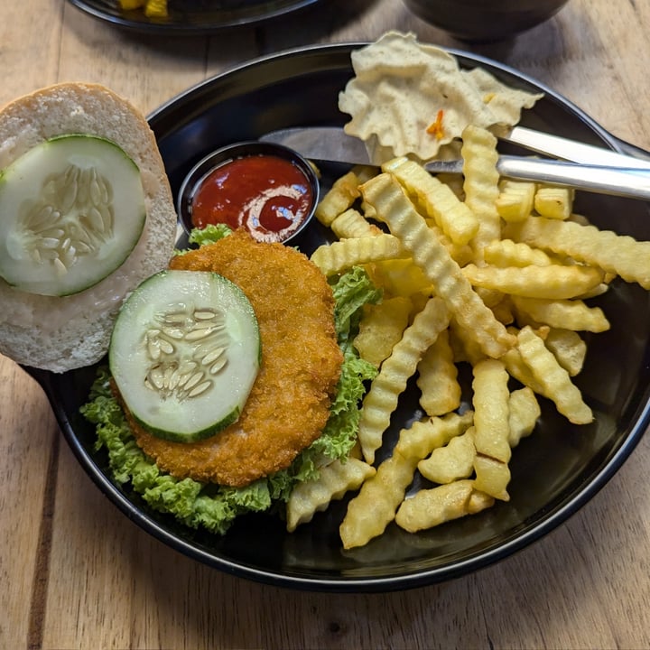 photo of Seva Cafe Veg chicken burger set shared by @k37u on  25 Aug 2024 - review