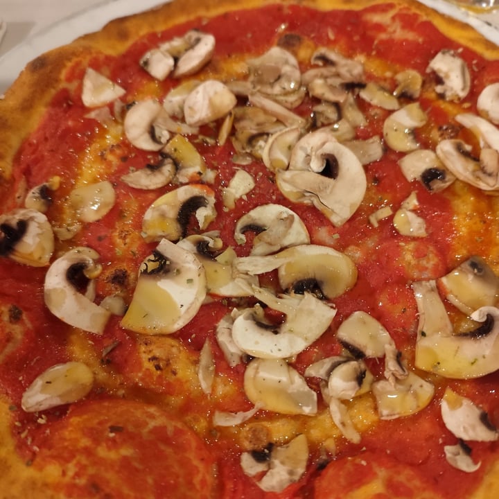 photo of La Chiesetta marinara con aggiunta di funghi champignon freschi shared by @maka89 on  12 Dec 2024 - review