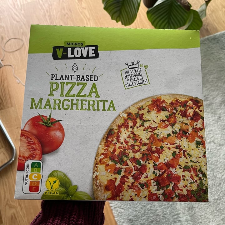 photo of Migros V-Love Pizza Margherita shared by @pattini on  29 Apr 2024 - review