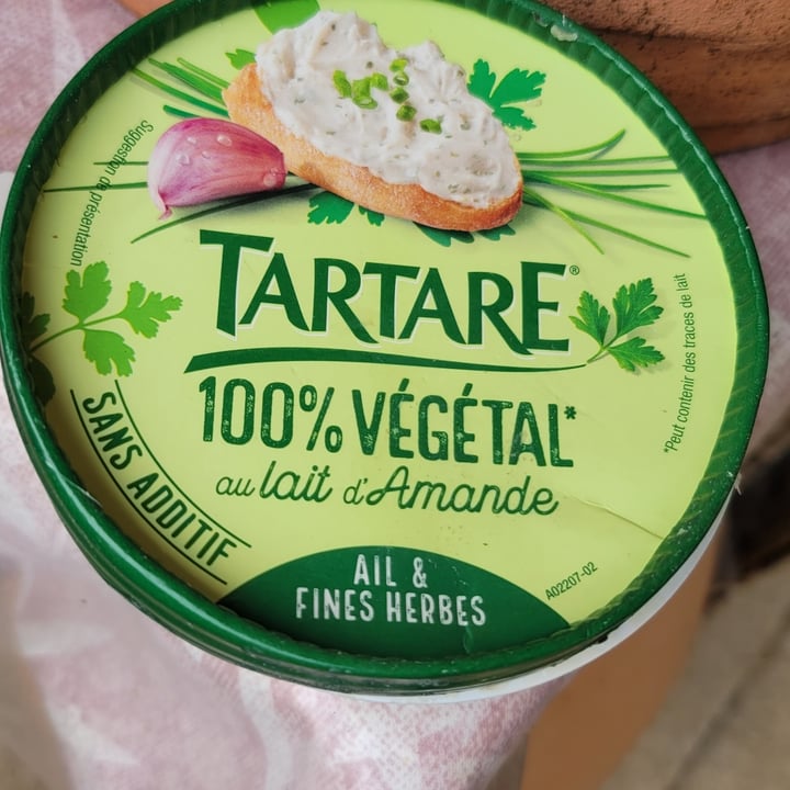 photo of Tartare 100% végétal au lait d'amande ail et fines herbes shared by @peggi14 on  27 May 2025 - review