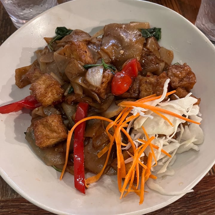 photo of Sisters Thai Drunken noodles shared by @determinedgoose on  17 Jun 2024 - review