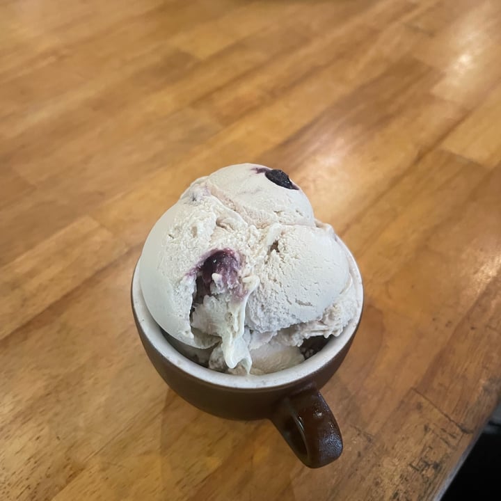 photo of KooD - PT. Sanur Sayur Mayur Blueberries and Cream Ice Cream shared by @iloveveggies on  09 Dec 2023 - review