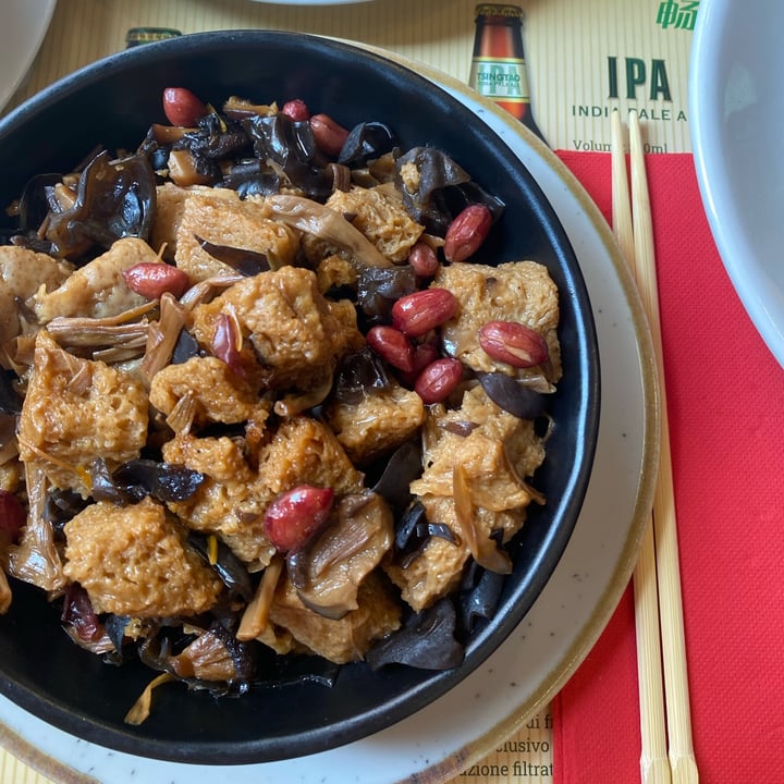 photo of I Sapori Di Shanghai Tofu Secco Con Funghi shared by @emmis on  22 Sep 2024 - review