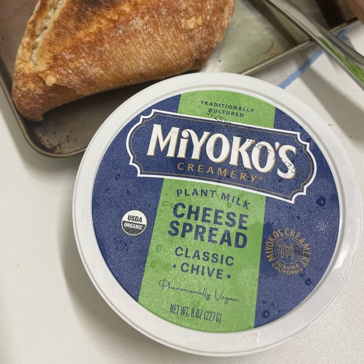 photo of Miyoko's Creamery Plant Milk Cheese Spread Classic Chive shared by @beesknee on  07 Aug 2024 - review
