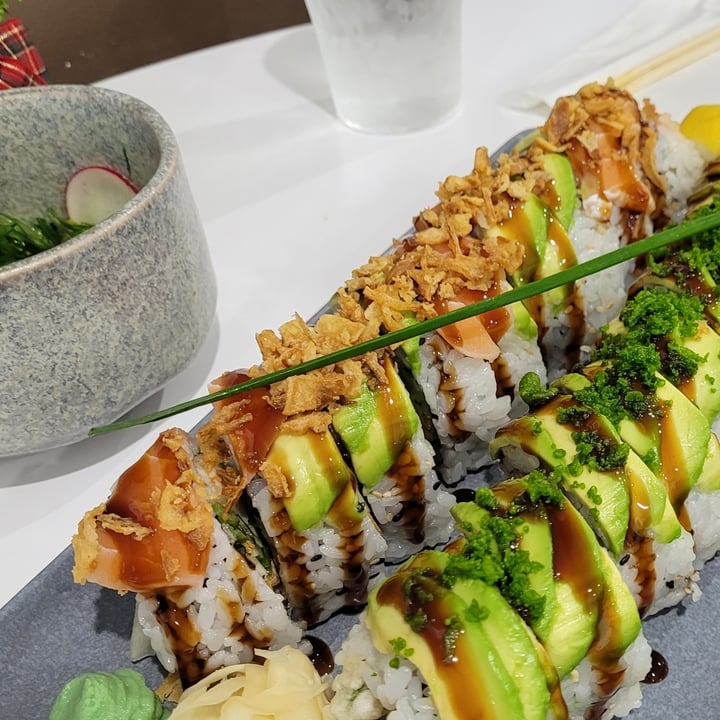 photo of SUSHI and TREE Vegan Golden Dragon Roll shared by @metalmel666 on  11 Apr 2024 - review