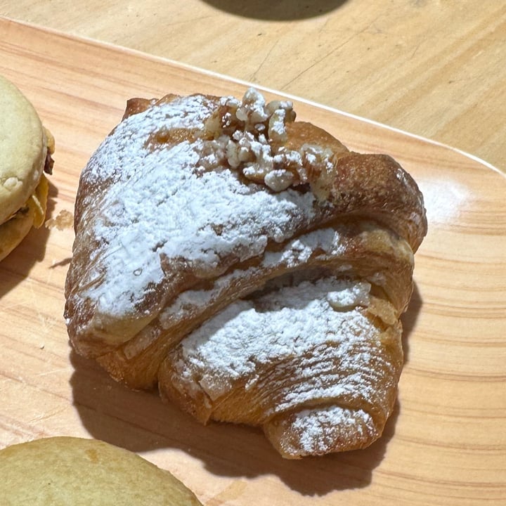 photo of Craft Vegan Bakery Croissant De Pastelera shared by @nicolerenou on  17 Feb 2024 - review