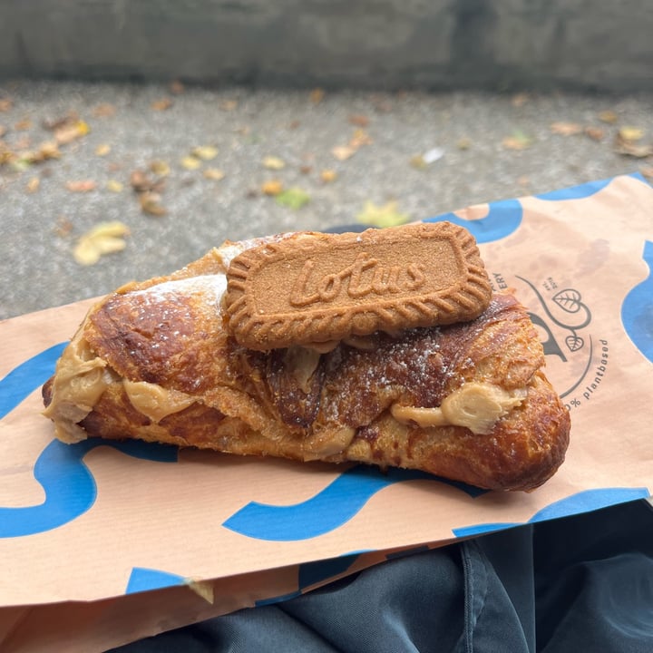 photo of Bakery Bakery HB Zürich Lotus Gipfeli shared by @pattini on  05 Oct 2025 - review