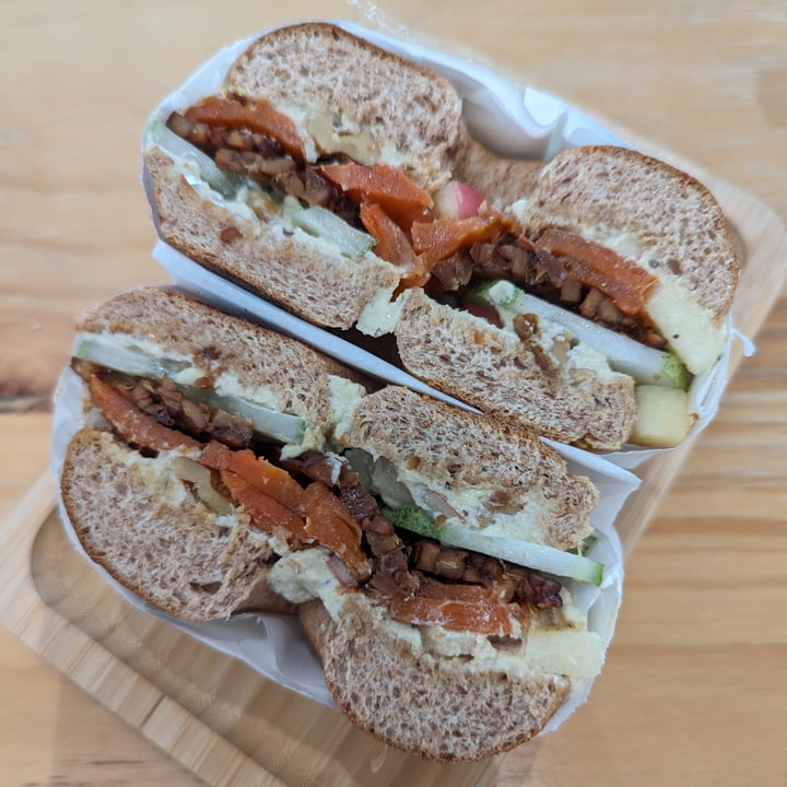 photo of Lilac Oak Carrot Lox Bagelwich shared by @shanna on  24 Apr 2024 - review