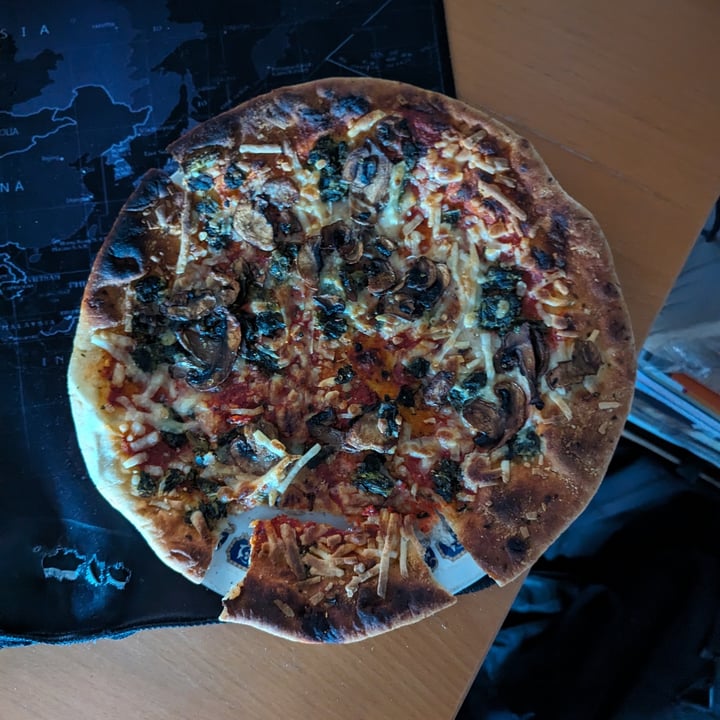 photo of Tesco Plant Chef Mushroom Pizza Stone Baked shared by @katchan on  26 Apr 2024 - review