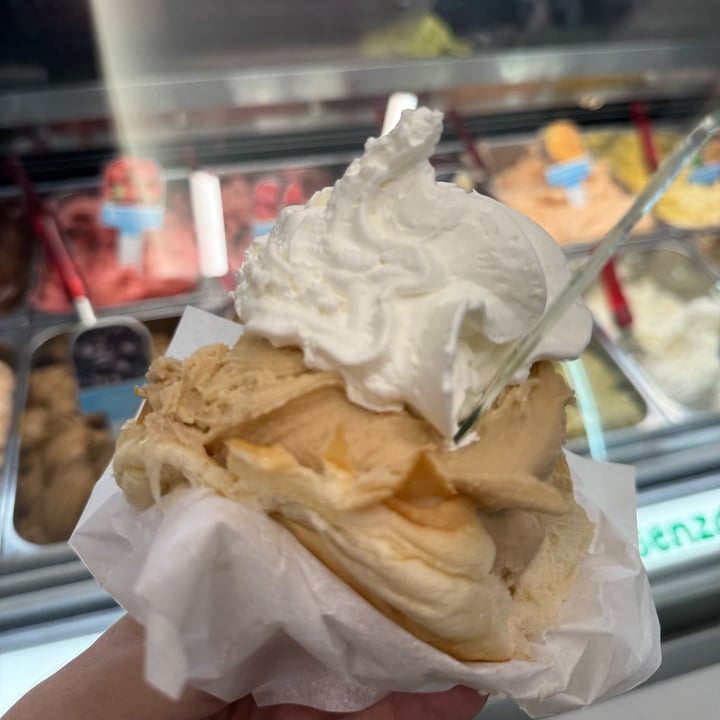 photo of Al Gelatone di Peppe Cuti Brioscia col tuppo e Gelato shared by @laveganasiciliana on  04 Jul 2025 - review