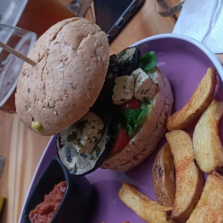 photo of CASA MANIGUA Hamburguesa vegana shared by @catacc on  19 Dec 2024 - review