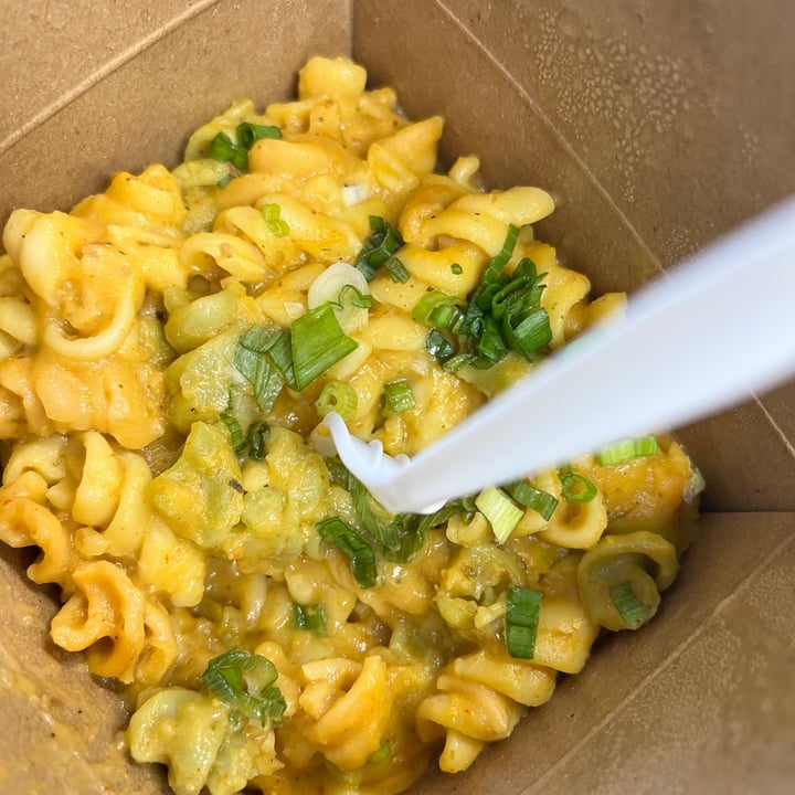 photo of VegainzLA Mac N Cheeze shared by @vegangumshoe on  30 Sep 2023 - review