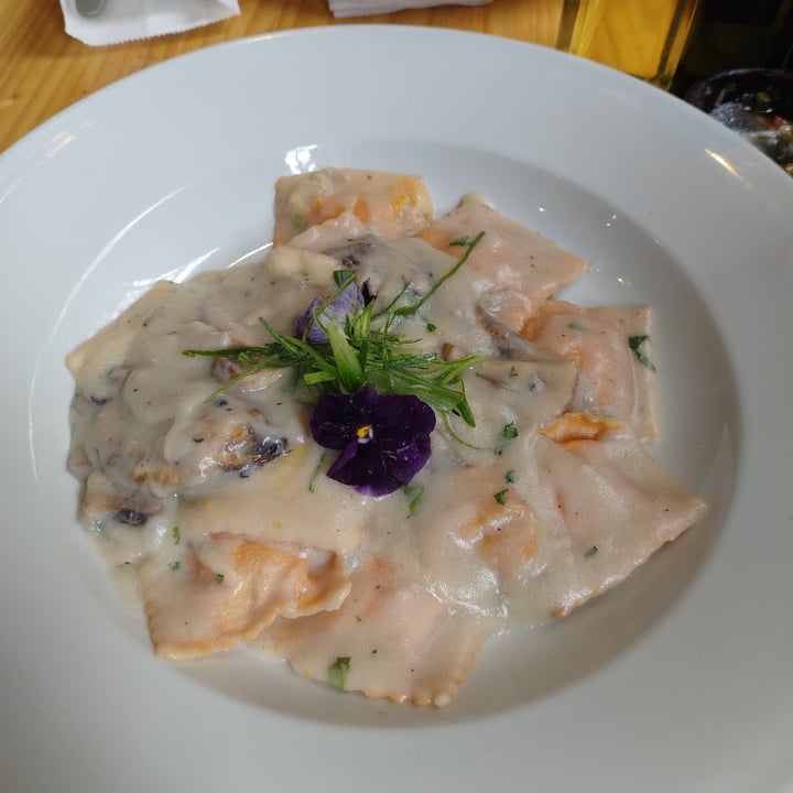 photo of Restaurante Valshi Ravioli Con Salsa Blanca shared by @catamartins on  24 Feb 2024 - review