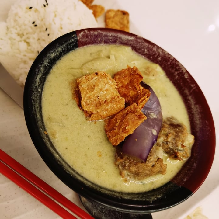 photo of Red Apple Veggie Café Green Curry Rice shared by @estel-la on  20 Oct 2023 - review