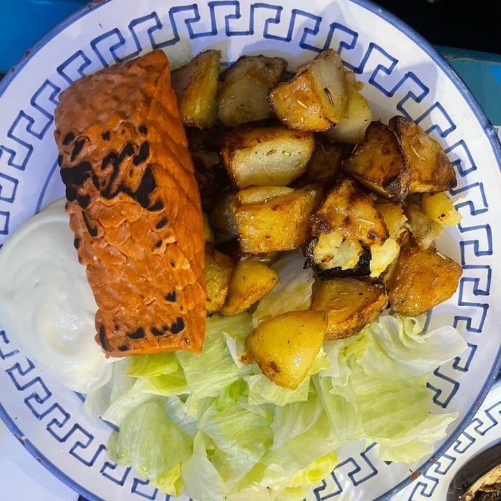 photo of Gyrosteria Yannis - Centro Città Filetto di Salmone 3D Plant Based shared by @vegaya on  03 Oct 2025 - review