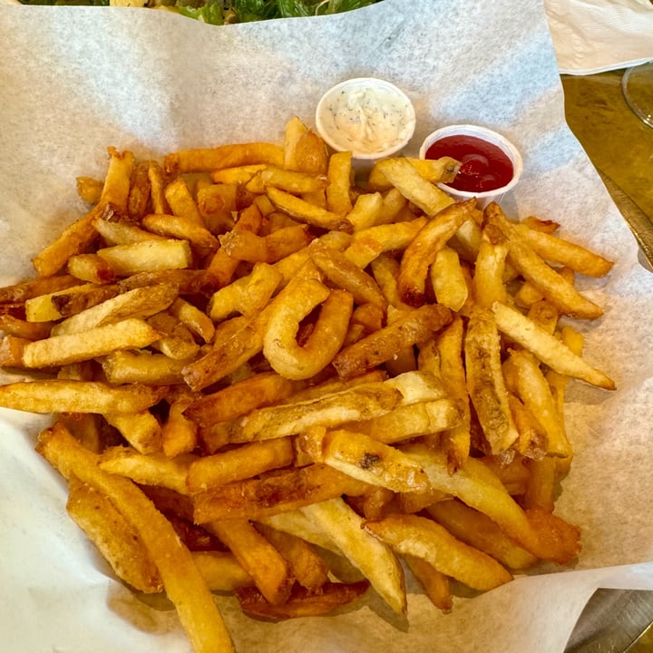 photo of Modern Times Far West Lounge French fries shared by @sandrews on  14 Aug 2024 - review