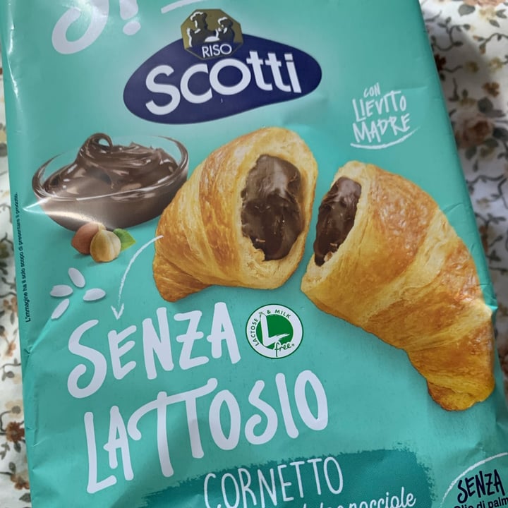 photo of scotti Cornetto con crema al cioccolato e nocciole shared by @valeriapugliese on  09 Apr 2024 - review