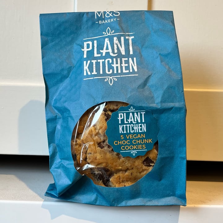 photo of Marks and Spencer Plant Kitchen 5 vegan choc chunk cookies shared by @sianski on  05 May 2024 - review