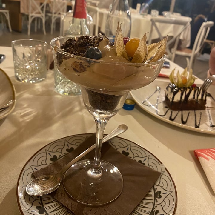 photo of Al Bivio degli Artisti Crema Al Caffè Con Crumble Salato Al Cioccolato shared by @lillycinnamon on  13 Dec 2023 - review