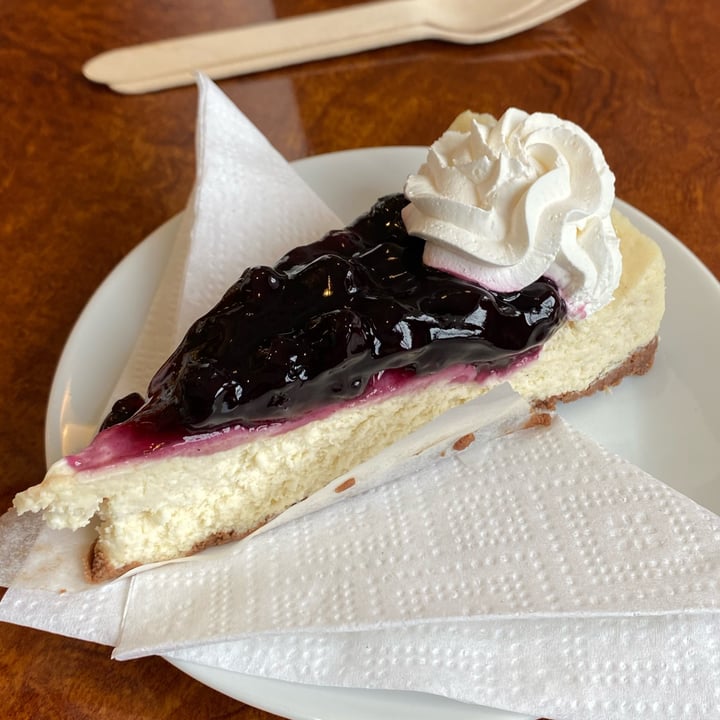 photo of Vegan Danish Bakery Blueberry Cheesecake shared by @ryanleys on  04 Mar 2024 - review