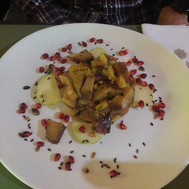 photo of Cibo Ristorante Vegano Seitan alle mele e melograno shared by @nanai on  09 Dec 2023 - review