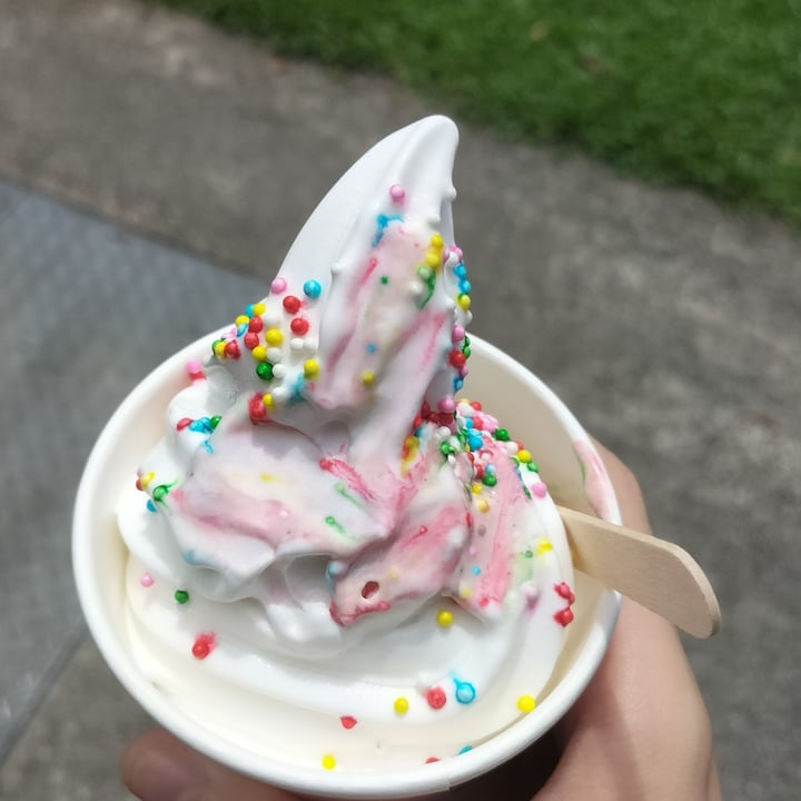 photo of Swedish Bistro | IKEA Singapore Tampines Soy Frozen Yogurt Ice Cream shared by @glitteryunicorn on  22 Nov 2024 - review