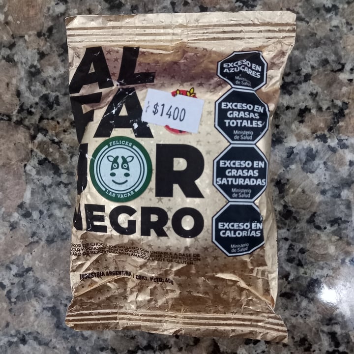 photo of Felices Las Vacas Alfajor Negro shared by @-fa on  01 Oct 2025 - review