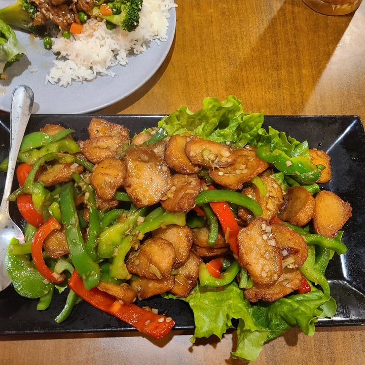photo of Blossom Vegetarian Restaurant Lemongrass Chicken shared by @sofihuasteca on  25 Jan 2024 - review