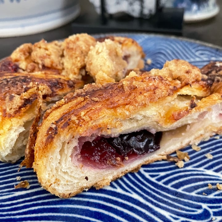 photo of Houldens Rise Above Cherry Cobbler Pocket Danish shared by @alleycatz on  03 Oct 2023 - review