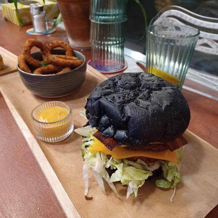 photo of JUNGA Gorilla burger shared by @raimon-sabater on  26 Feb 2025 - review