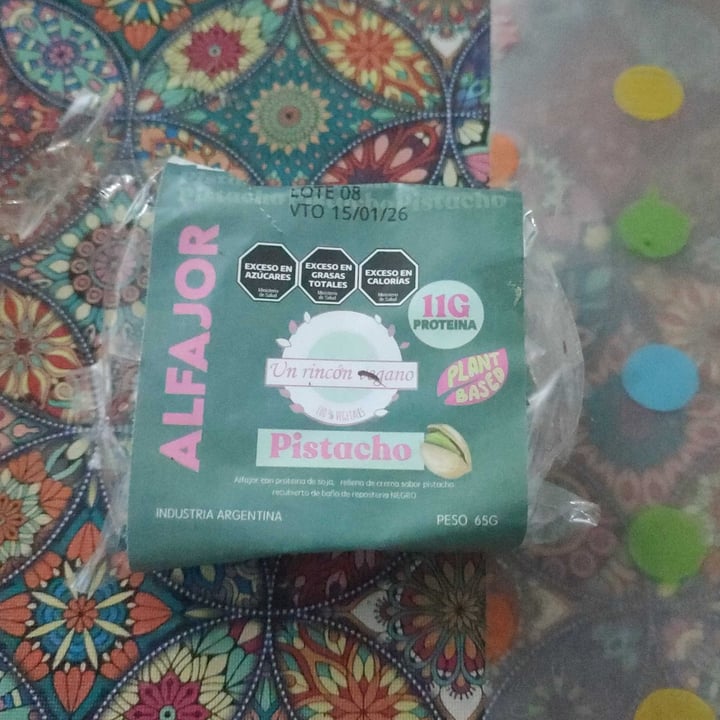 photo of Un Rincón Vegano alfajor de pistacho shared by @erimars on  28 Aug 2025 - review