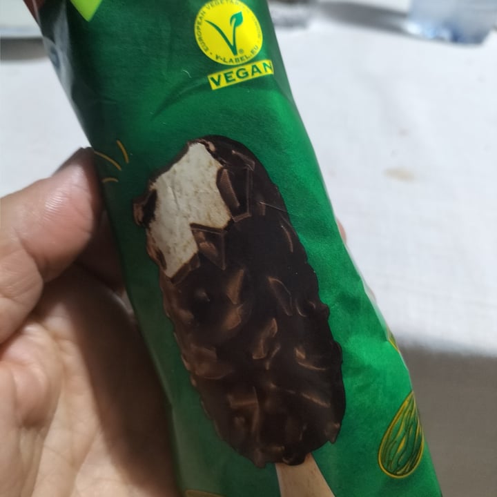 photo of Vemondo gelato almond shared by @bruinichiara on  03 Oct 2023 - review