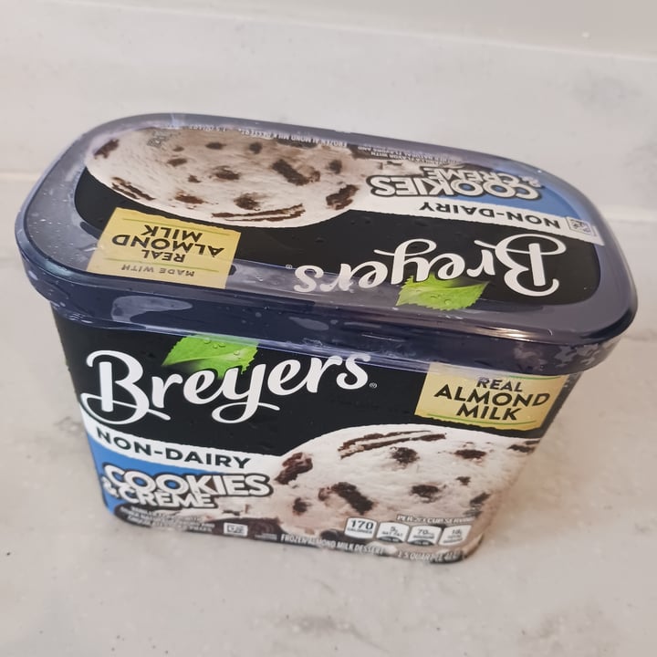 photo of Breyers Cookies and Cream Ice Cream shared by @heartartichokehearts on  24 Sep 2023 - review