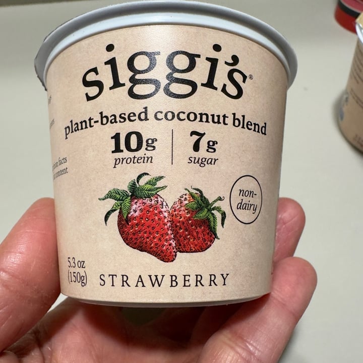 photo of siggi’s Strawberry plant-based coconut blend shared by @berryveganplanet on  13 Nov 2023 - review