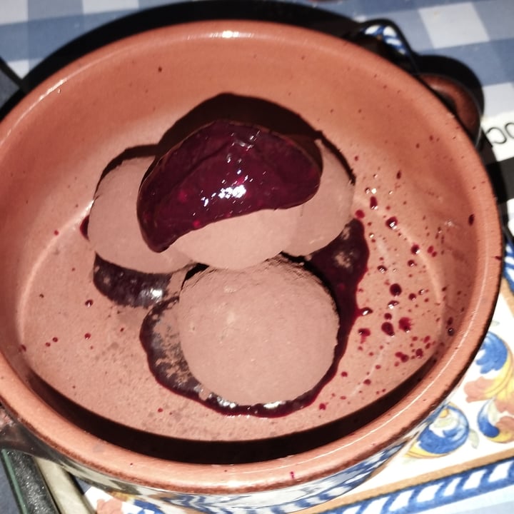 photo of Garage Pub tartufini con salsa di ribes shared by @urdva on  18 Apr 2024 - review