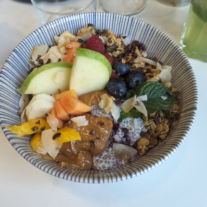 photo of Equilibrium Cafè Brvnch&Coffee Porridge bowl shared by @lydiahawkins on  25 Sep 2023 - review