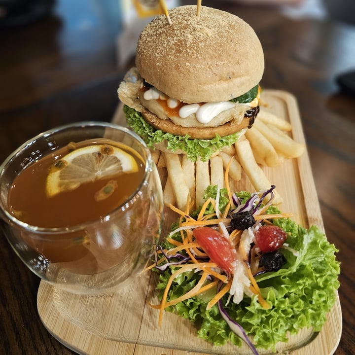 photo of nomVnom Bistro Ramly Burger shared by @tnahar on  26 Apr 2024 - review