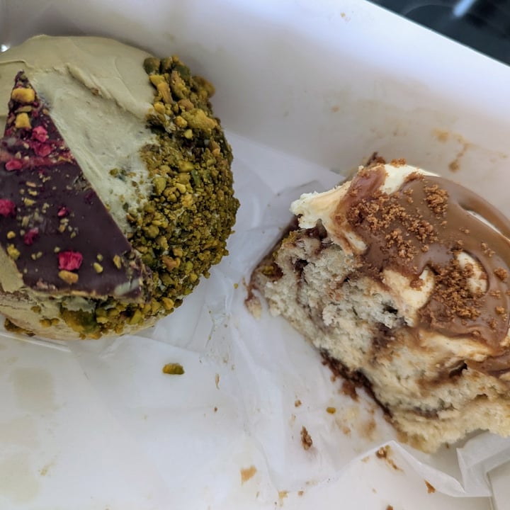 photo of Sammy's Donuts Dubai Chocolate Donut shared by @tomvsiddons on  22 Sep 2024 - review