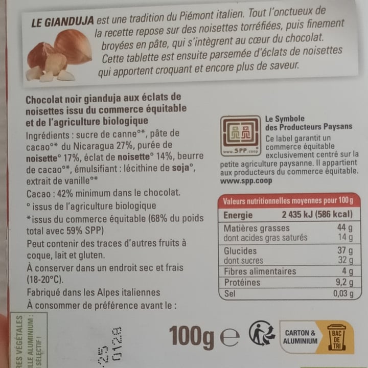 photo of Ethiquable Gianduja Noir Éclat de Noisettes shared by @bbilge on  13 Aug 2024 - review