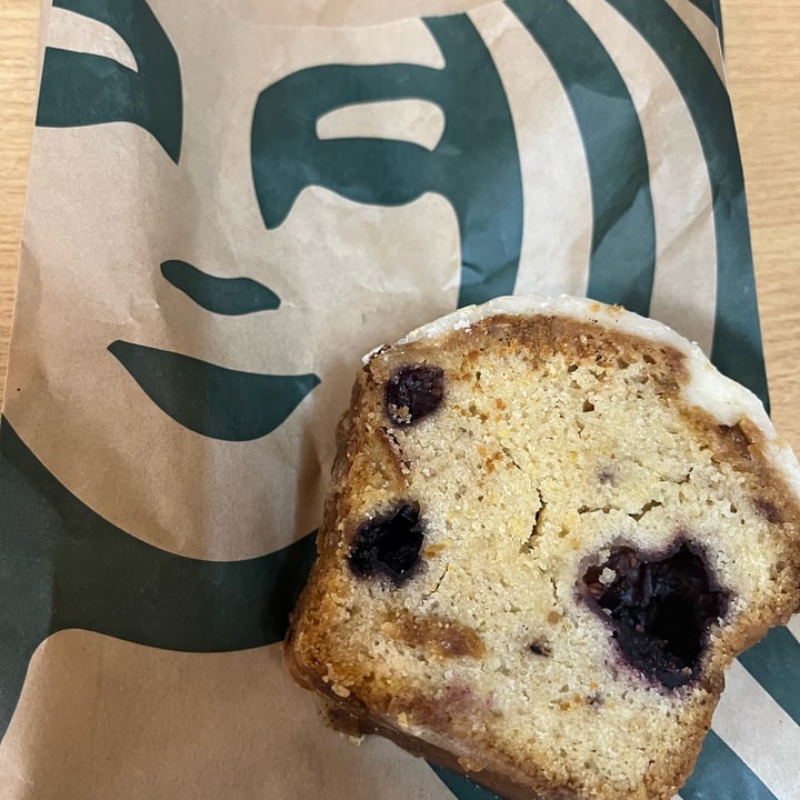 photo of Starbucks Budin Naranja & Berrys shared by @onomatias on  04 Mar 2024 - review