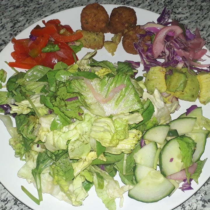 photo of KAUAI Avo and Falafel Salad Bowl shared by @sammyjo on  07 Dec 2023 - review