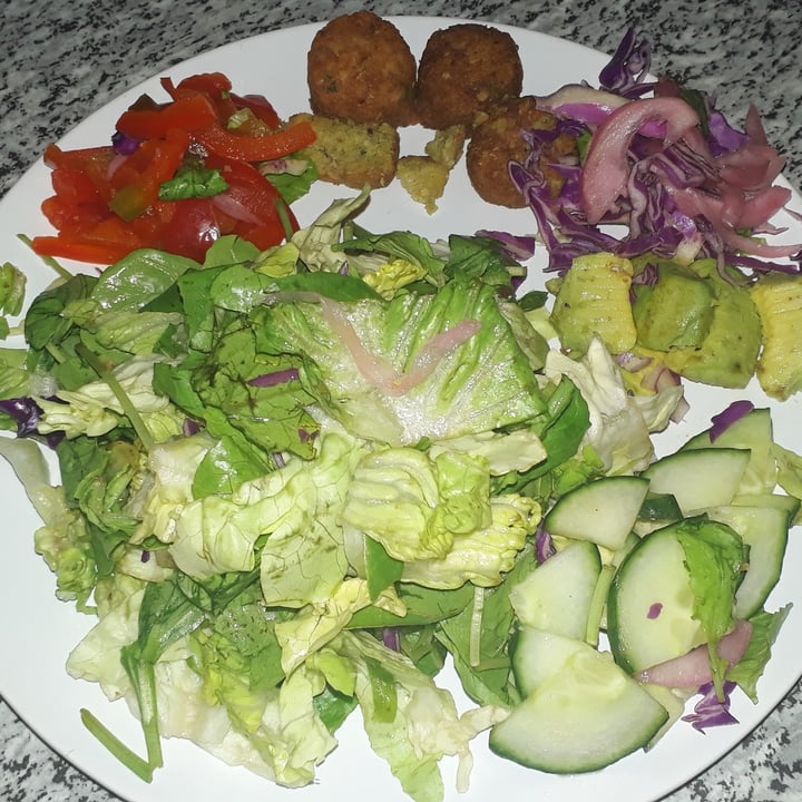 photo of KAUAI Avo and Falafel Salad Bowl shared by @sammyjo on  07 Dec 2023 - review