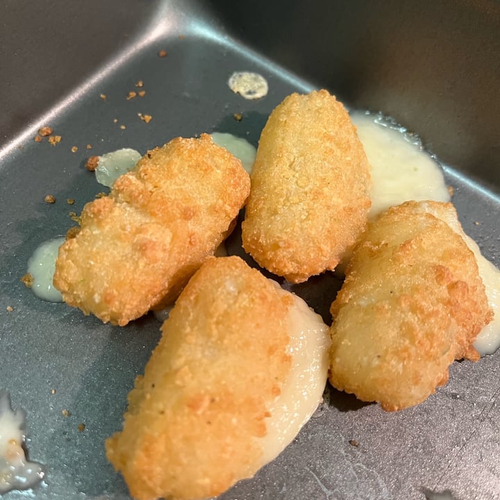 photo of Wholly veggie Mozzarella Style Sticks shared by @daniveganbrazil on  18 Feb 2024 - review
