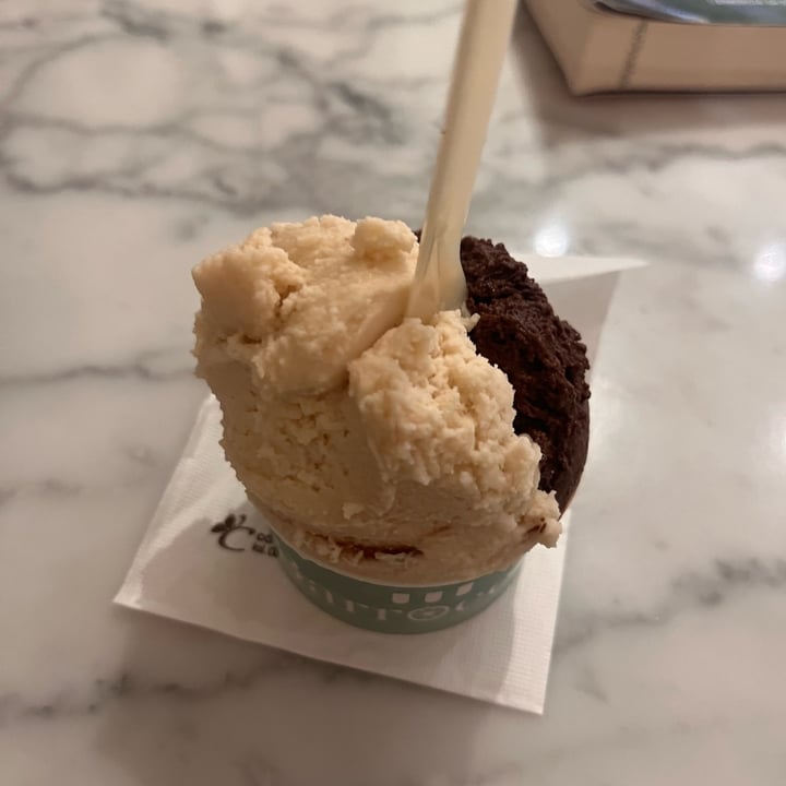 photo of Gelateria Barroccino Gelato vegan all’arichide e fondente shared by @cate111 on  05 Jan 2024 - review