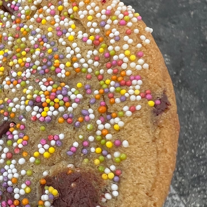 photo of Hey, Sunshine Kitchen rainbow sprinkle chocolate chip cookie shared by @vegangumshoe on  02 Sep 2023 - review