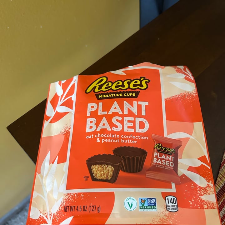 photo of Reese's Plant Based miniature cups shared by @lightskinvegan on  21 Apr 2024 - review